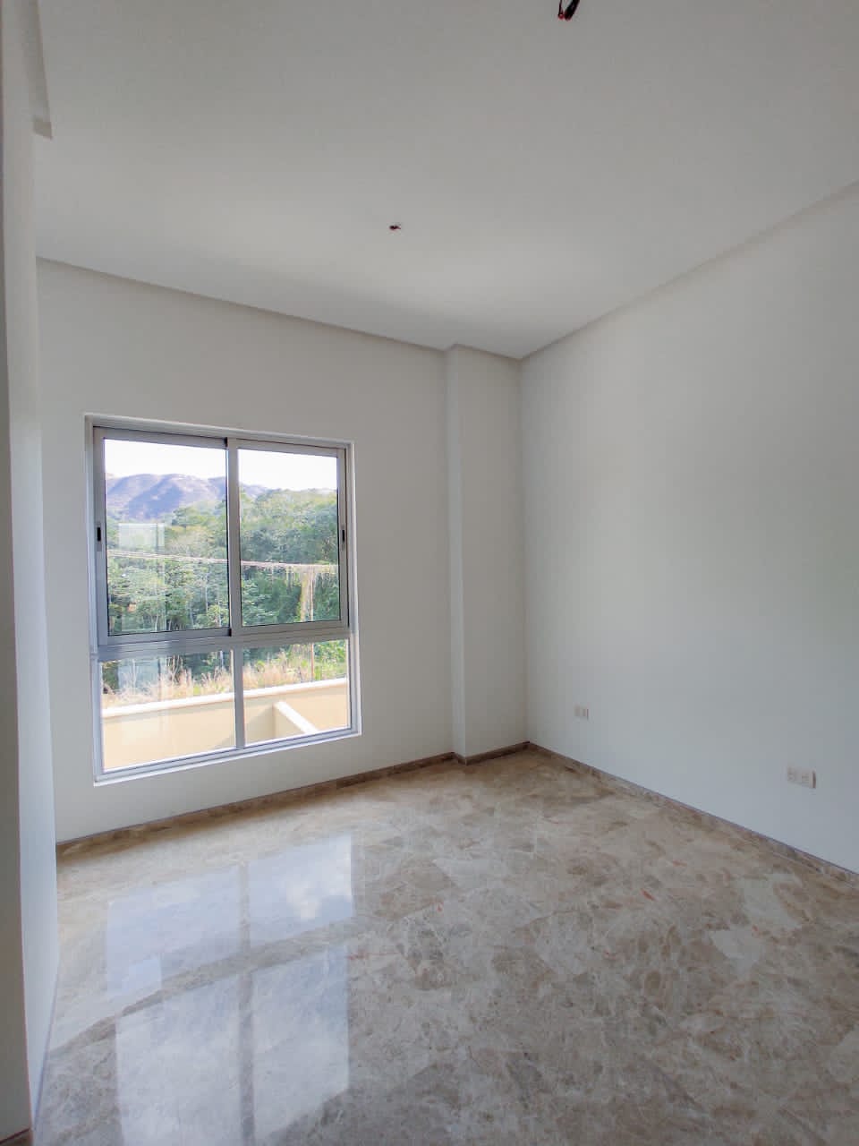 Modern and Spacious Townhouse in Guataparo